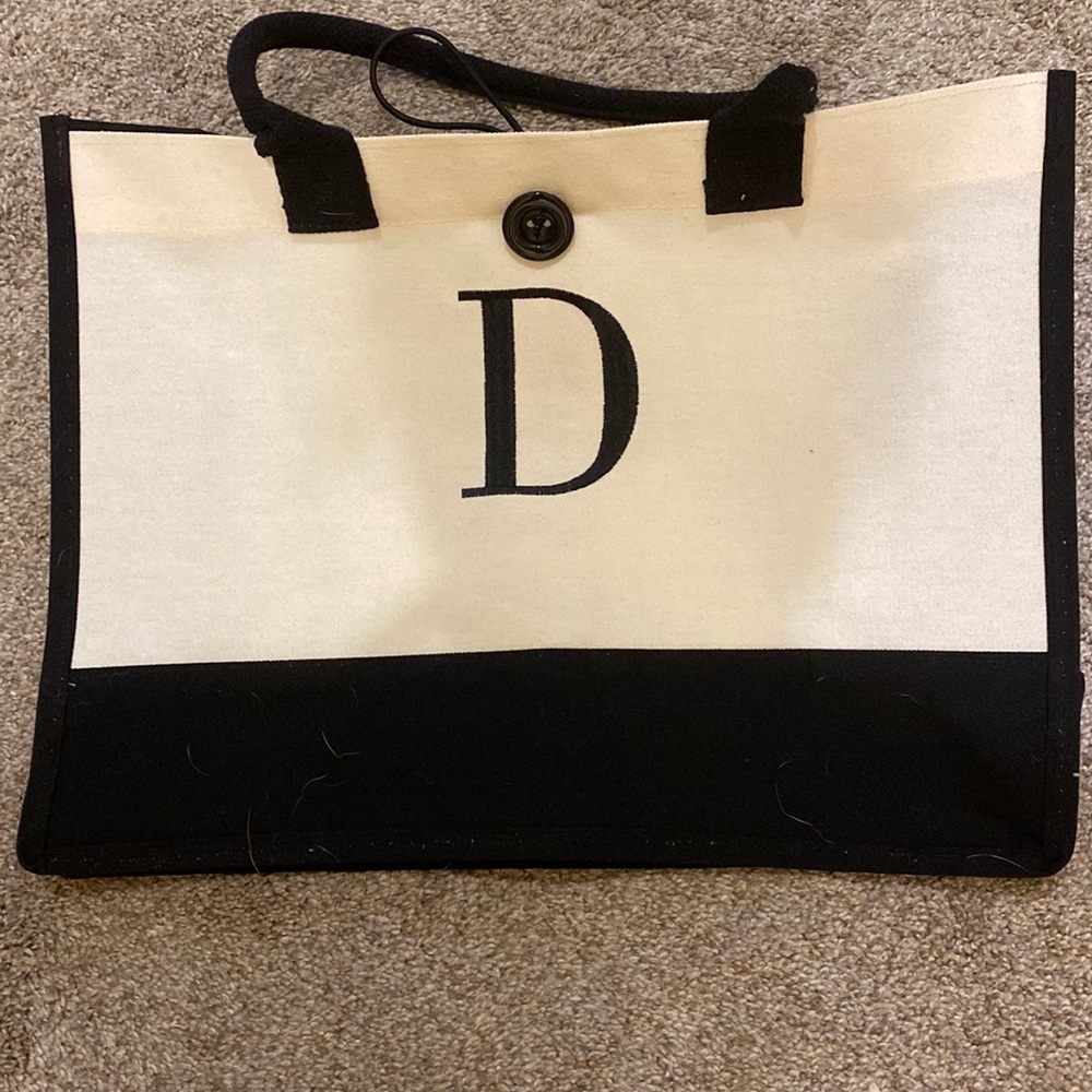 Initial “D” tote bag
